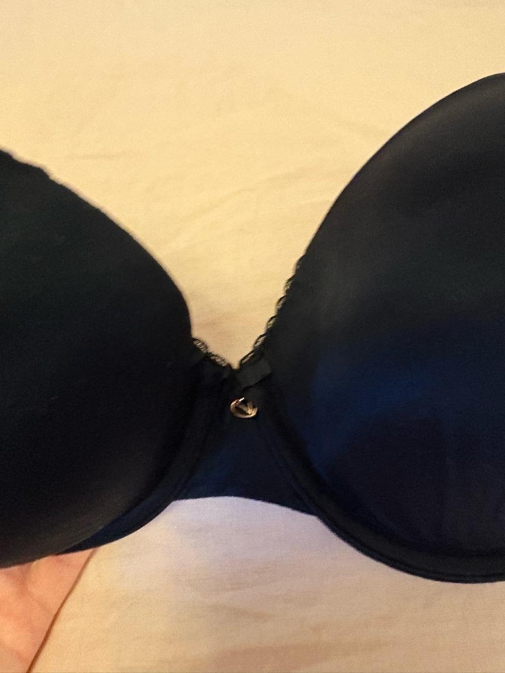 Victoria's Secret body by Victoria perfect coverage Bra 38C in black